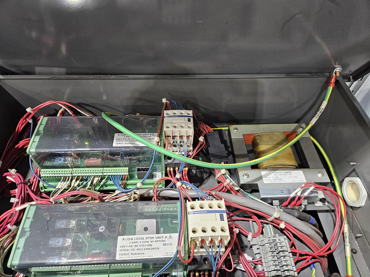 Used Complete Lincoln System 50 Robotic Welding Cell W/ FANUC 100ibe/R-30ia Dual HS and Safety