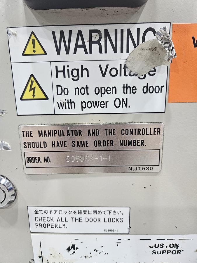 Used Yaskawa Motoman MH6 With DX100 Controller