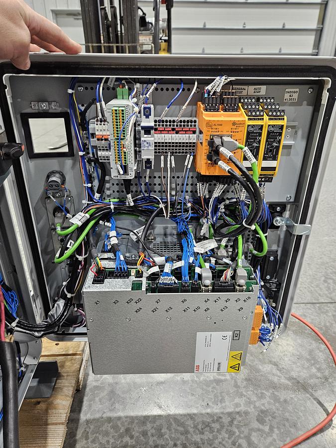 Used ABB IRB 1300-7/1.4 Industrial Robot With OmniCore C90XT Controller