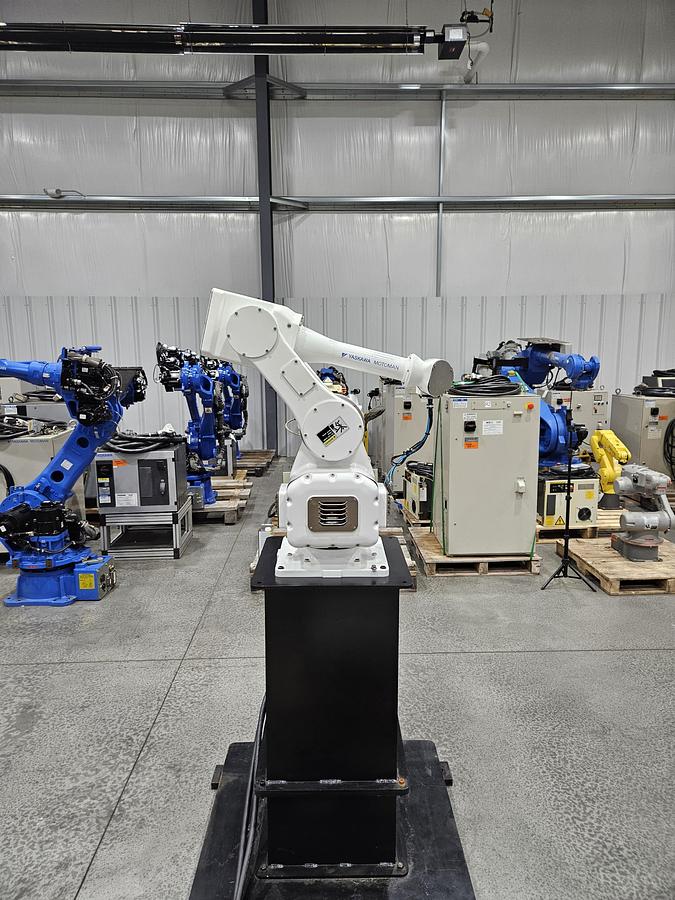 Used Yaskawa Motoman MPK2F Industrial Robot With FS100 Controller