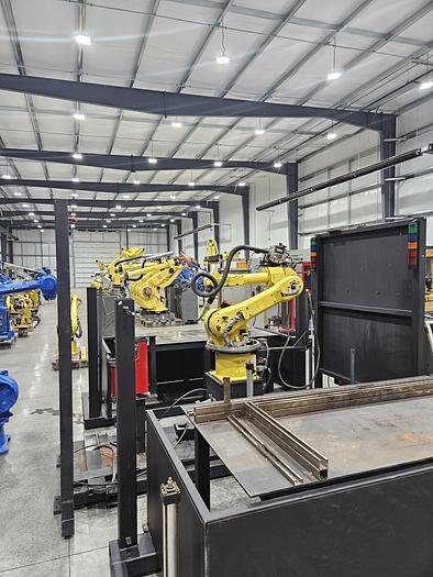 Used Fanuc Arcmate 120ib Industrial Welding Robot With R-J3IB Controller - Complete Cell