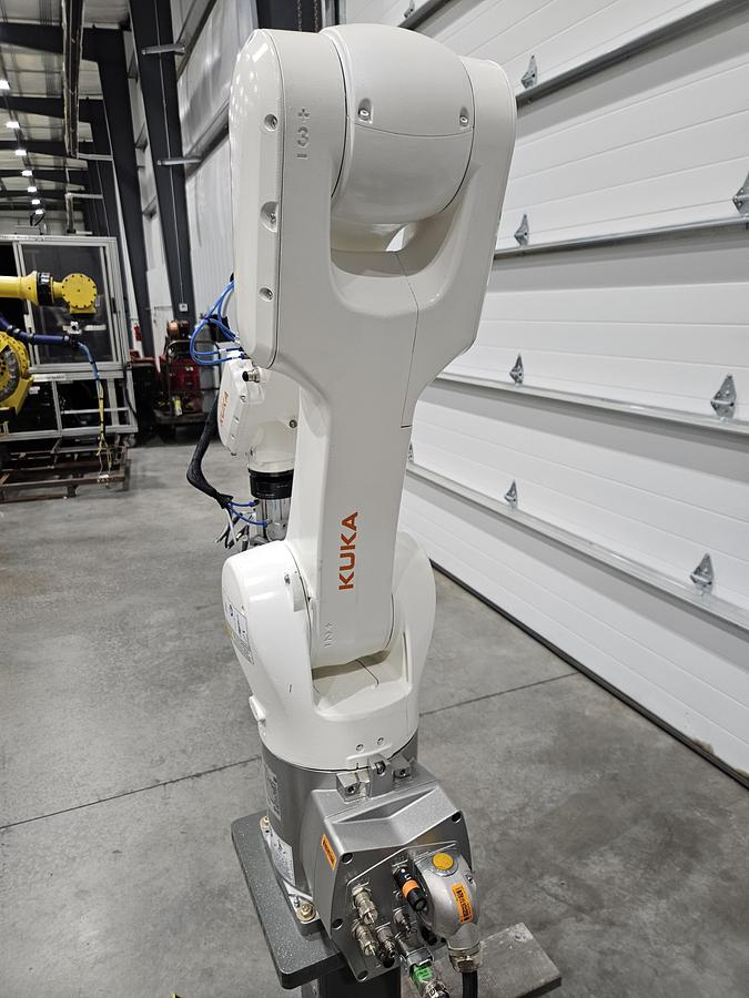 Used KUKA KR10 R1100-2HO Food Grade Industrial Robot With KRC5 Micro Controller