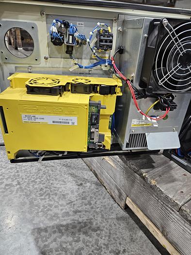 Used Fanuc M-1iA/1HL Industrial Spider Robot With R-30ib Controller