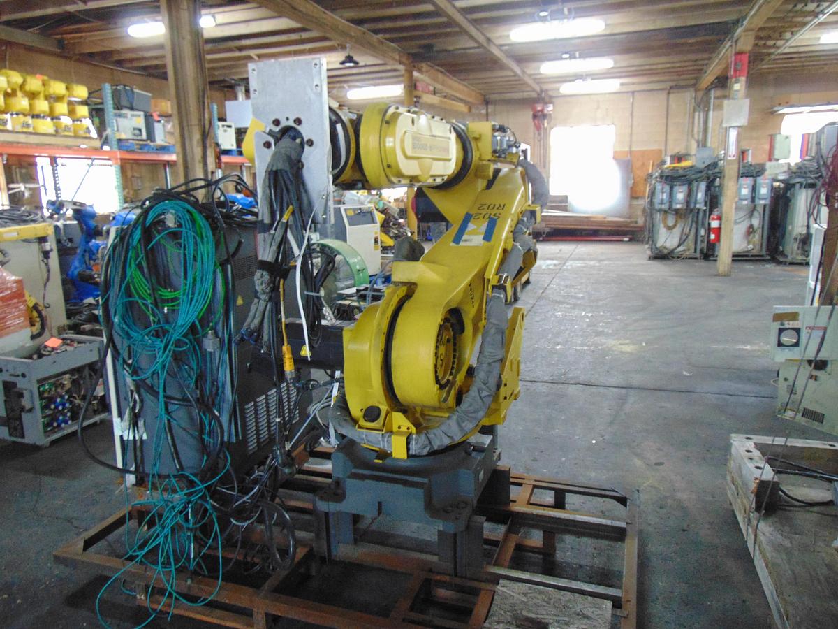 Used 2012 Fanuc R-2000iB/220US
