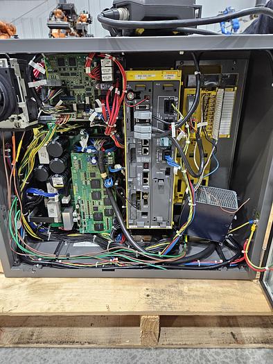 Used Fanuc M-410ic/315 Industrial Palletizing Robot With R-30ib Plus Controller