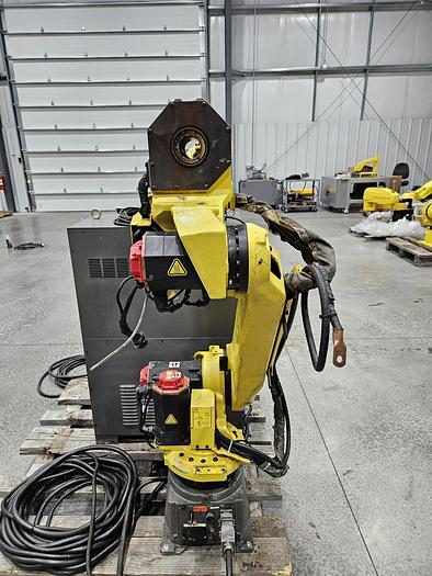 Used FANUC Arcmate 120ic Industrial Robot With R-30ia Controller