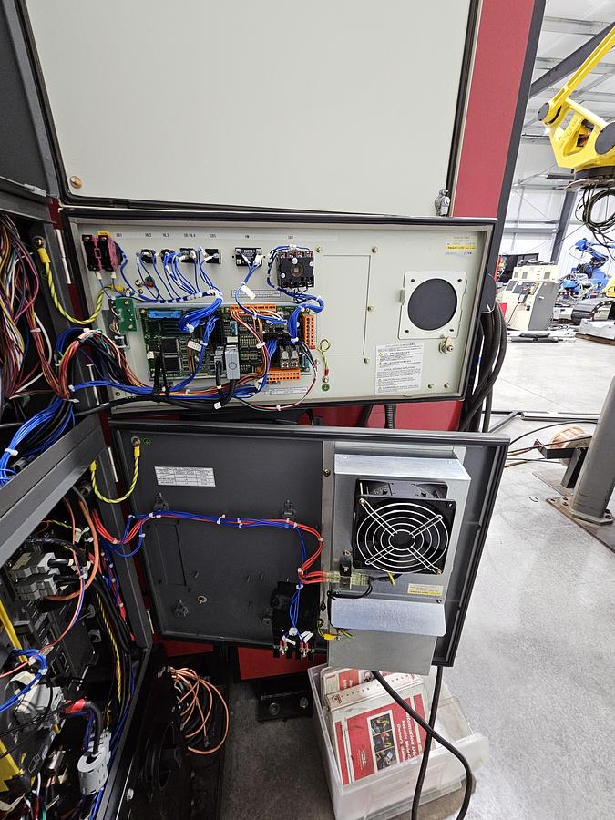 Used Lincoln system 35 weld cell Fanuc 120iC/10L with dual headstock positioners