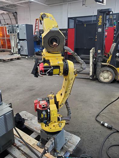 Used Fanuc Arcmate 100ic/6L Industrial Robot With R-30ib Controller
