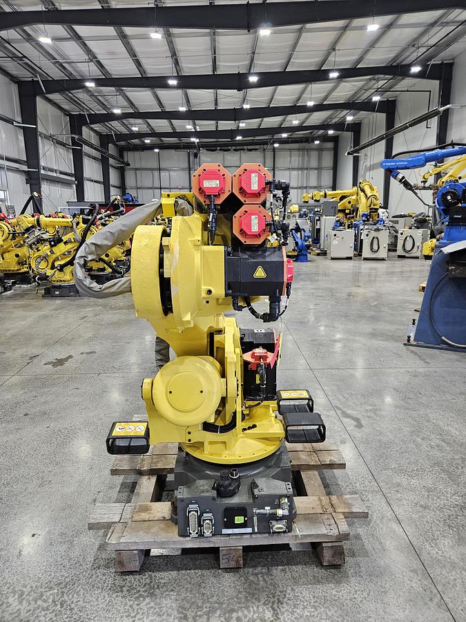 Used Fanuc R-2000ib/125L Industrial Robot With R-30ia Controller