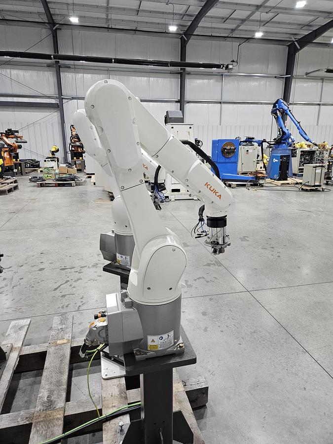 Used KUKA KR10 R1100-2HO Food Grade Industrial Robot With KRC5 Micro Controller