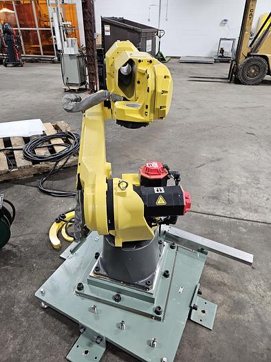 Used Fanuc M-20ia Industrial Robot with R-30ia Controller