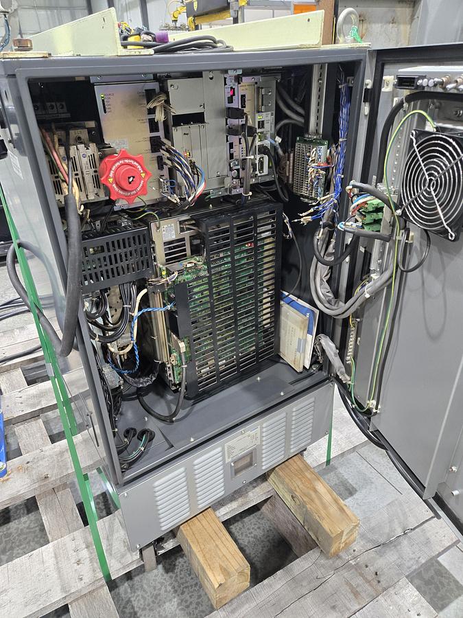 Used Yaskawa Motoman MA1440 Industrial Welding Robot With DX200 Controller