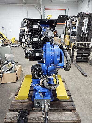 Used Yaskawa Motoman MH80 With DX100 Controller