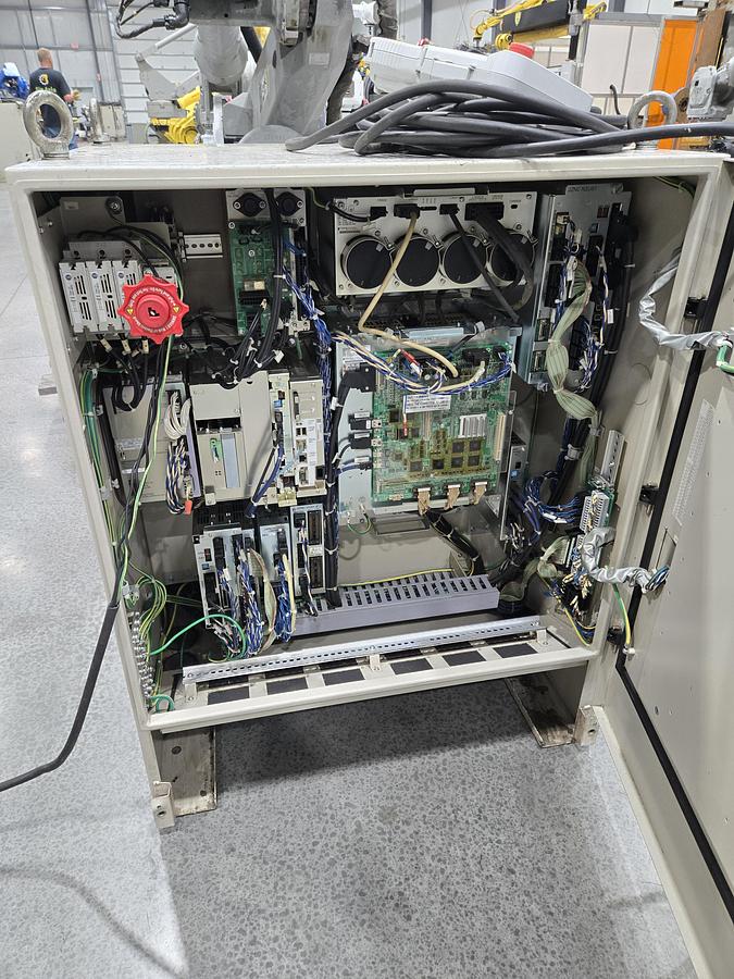 Used Yaskawa Motoman ES165D Industrial Robot With DX100 Controller