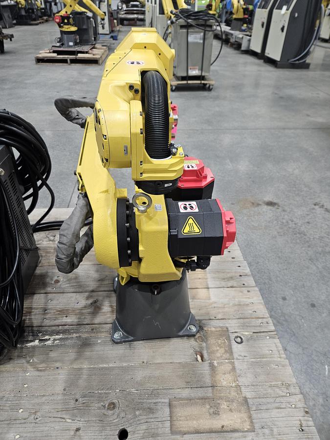 Used Fanuc M-10ia/12 Industrial Robot With R-30ib Controller