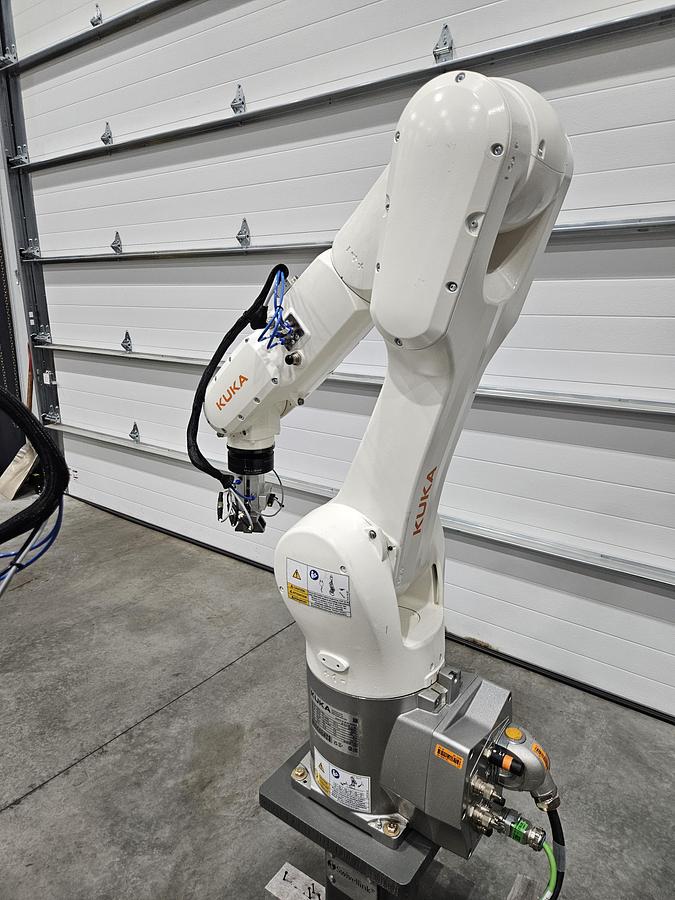 Used KUKA KR10 R1100-2HO Food Grade Industrial Robot With KRC5 Micro Controller