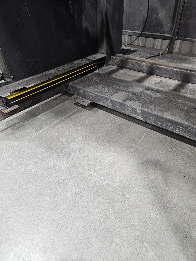 Used Complete Lincoln System 50 Robotic Welding Cell W/ FANUC 100ibe/R-30ia Dual HS and Safety