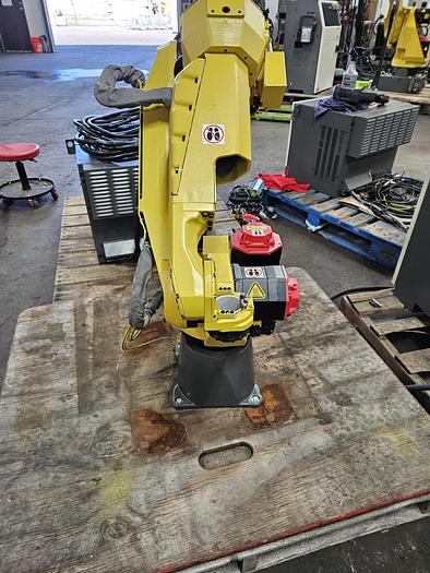 Used 2015 Fanuc M-10ia/12 With R-30ib Controller - F161870