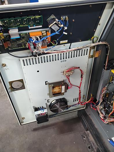 Used Lincoln System 30 With Fanuc Arcmate 100ib Industrial Robot and Lincoln Powerwave 455M