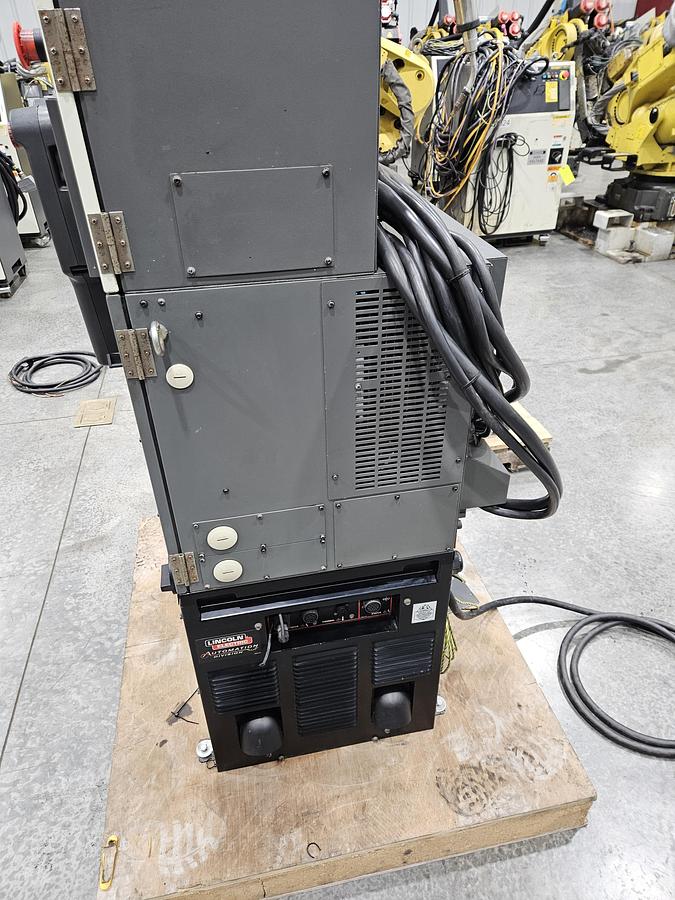 Used Fanuc Arcmate 100ic Industrial Robot With R-30ia Controller and Lincoln Powerwave i400