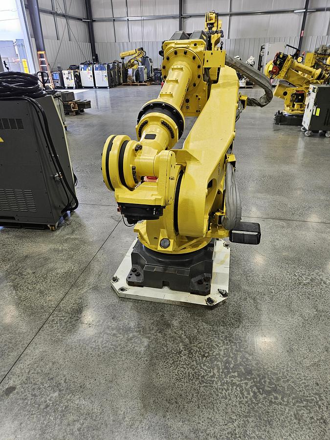 Used Fanuc R-2000ib/210F Industrial Robot With R-30ia Controller