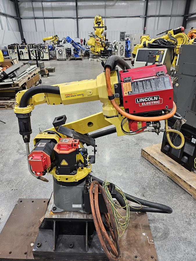 Used Fanuc Arcmate 100ic Industrial Robot With R-30ia Controller and Lincoln Powerwave i400
