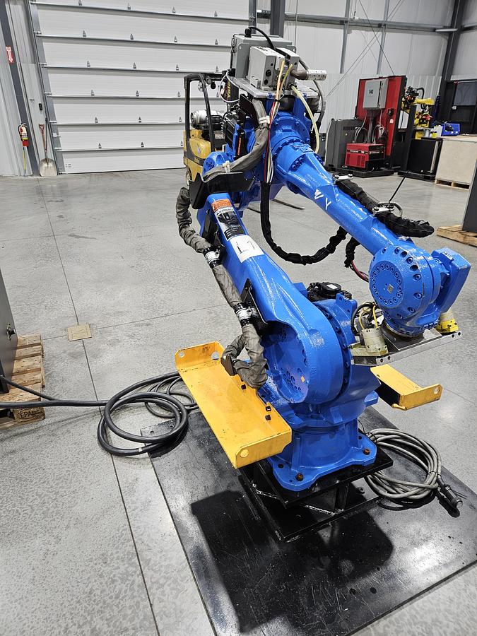 Used Yaskawa Motoman MH50 Industrial Robot With DX100 Controller