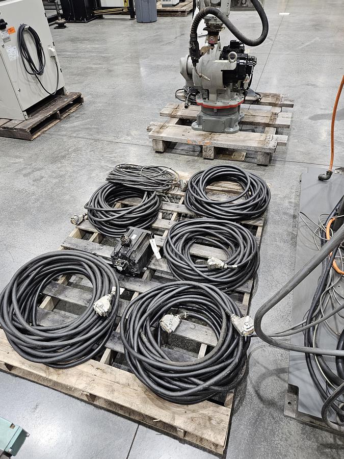 Used Dual Arm Yaskawa EA1900N and UP50N Welding Robots With Auto Axcess 450