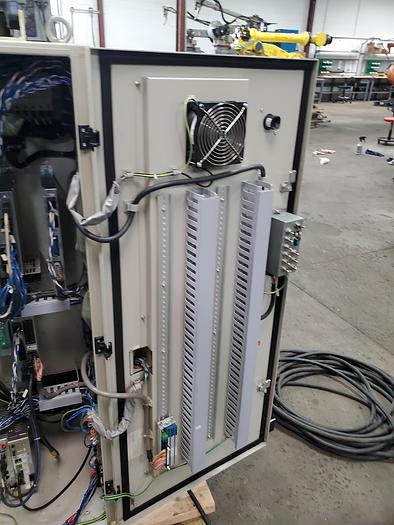 Used Yaskawa Motoman MA1900 With DX100 Controller and Motoweld RL350