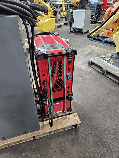 Used FANUC M-710ic/20L With R-30ia Controller and Lincoln Powerwave R450 STT