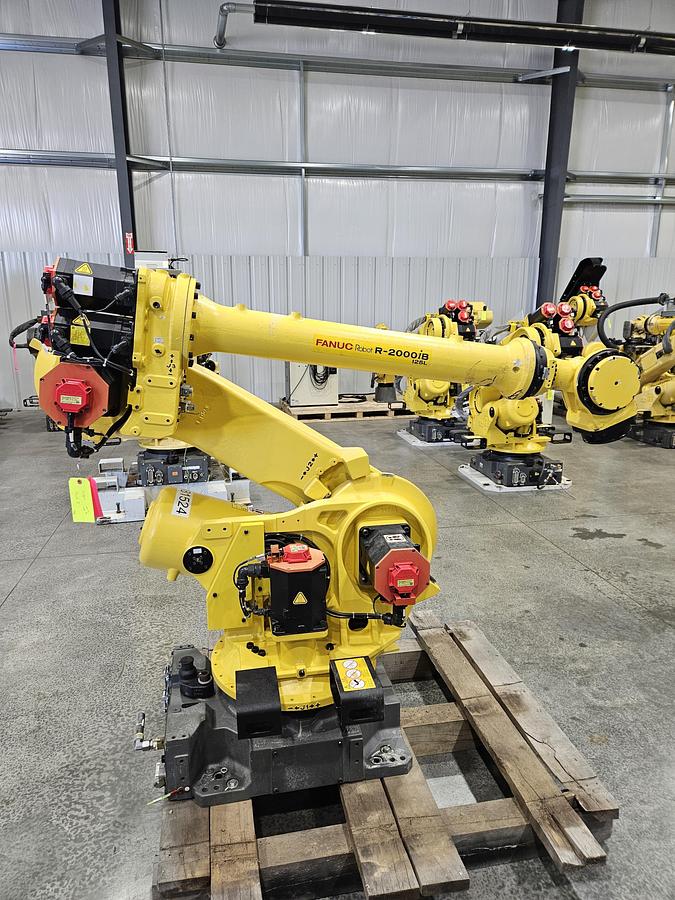 Used Fanuc R-2000ib/125L Industrial Robot With R-30ia Controller