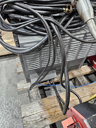 Used Fanuc Arcmate 100ic/6L Industrial Robot With R-30ib Controller and Lincoln Powerwave R450