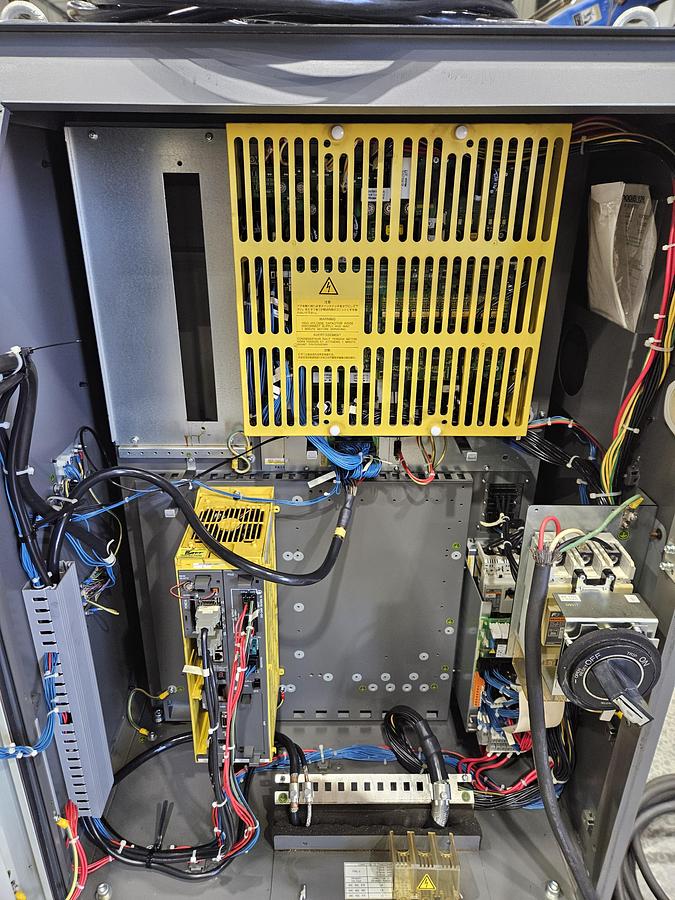 Used Fanuc R-2000ib/125L Industrial Robot With R-30ia Controller