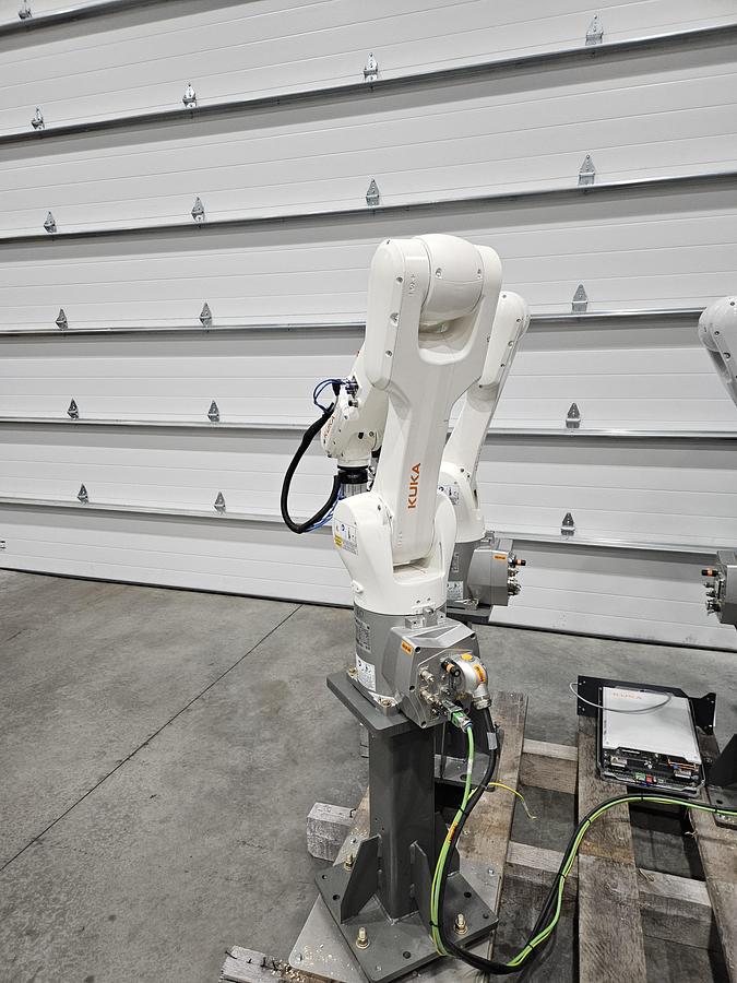 Used KUKA KR10 R1100-2HO Food Grade Industrial Robot With KRC5 Micro Controller