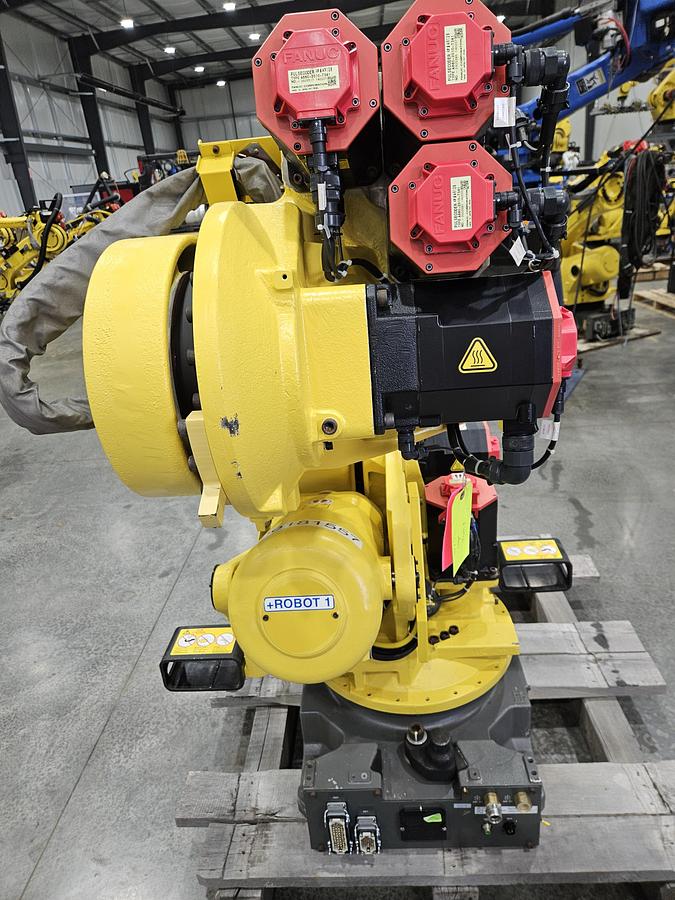 Used Fanuc R-2000ib/125L Industrial Robot With R-30ia Controller