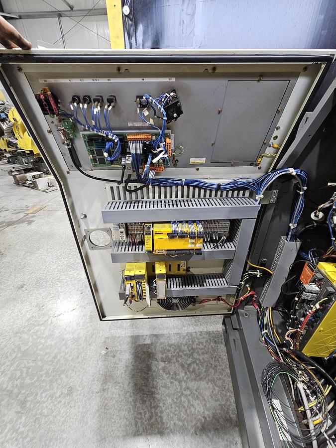 Used Complete FANUC Robotic Welding Cell W/ FANUC Arcmate 100ic/6l R-30ia Controller and Dual Tilt Rotate Positioners