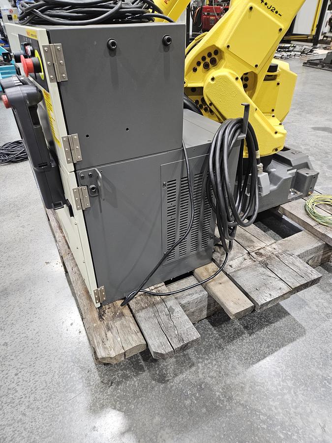 Used FANUC M-710ic/20M Industrial Robot With R-30ib Controller