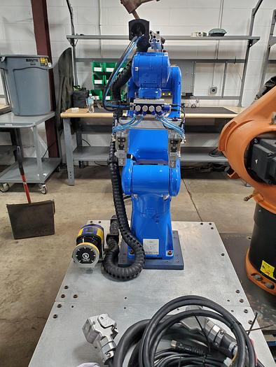 Used Yaskawa Motoman GP7 with YRC100 Controller and Cart