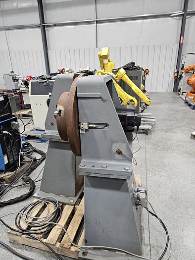 Used Yaskawa Motoman EA1900N Industrial Welding Robot With Miller Welder and Dual Headstock