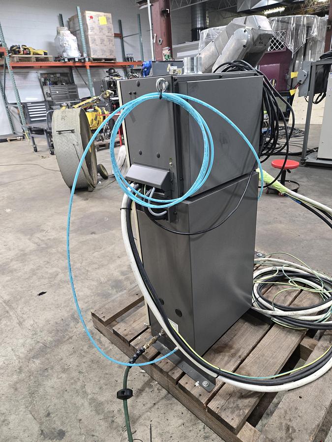 Used Fanuc Paint Mate 200ia/5L industrial Paint Robot With R-30ib Controller