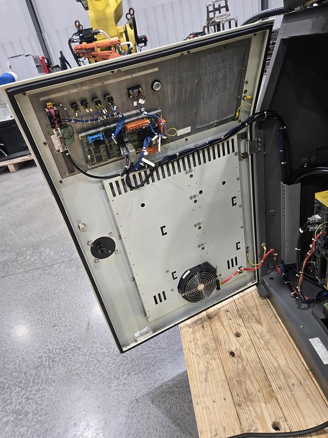 Used FANUC Arcmate 120ic Industrial Robot With R-30ia Controller