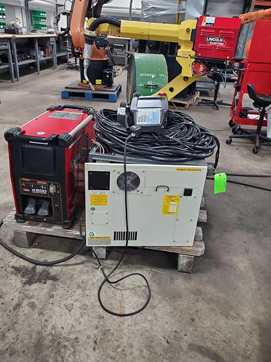 Used 2016 Fanuc Arcmate 100ic/7L Industrial Robot With Lincoln Powerwave R500
