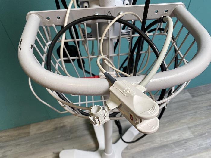 Used Welch Allyn Spot Vital Signs Monitor auf Trolley mit Fingersensor, SpO2