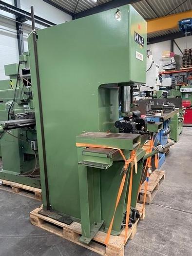 Gebruikt MAE 16t. richtpers