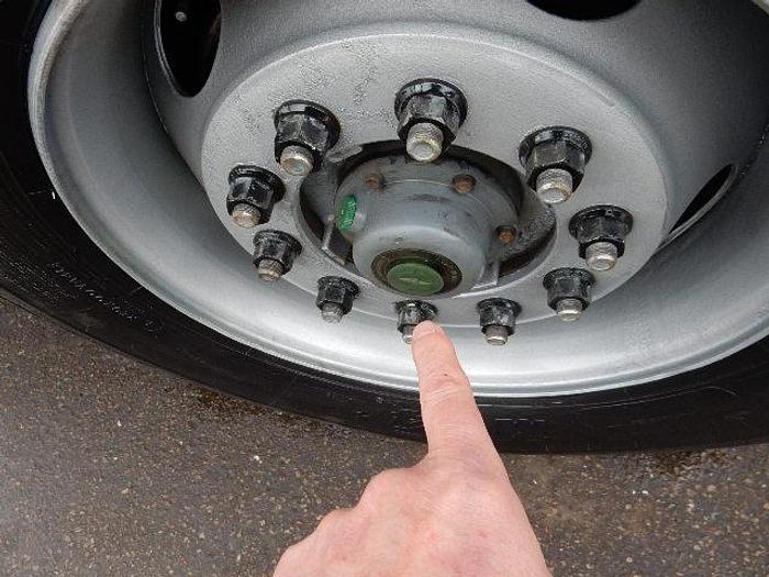 Used 2009 Freightliner M2-112V