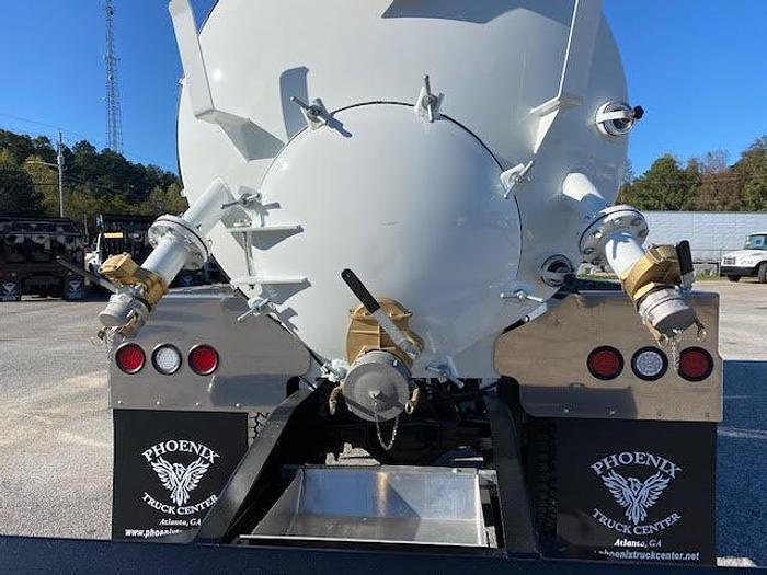 Used 2013 International 4300, DT466, automatic, NEW 2,500 gallon pump