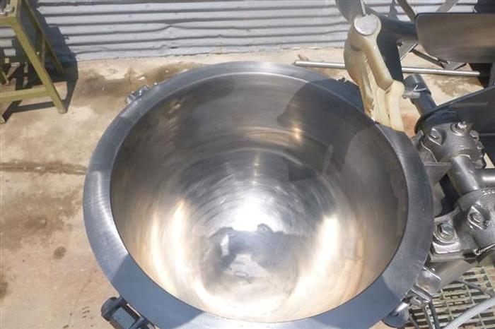 Used 10 GALLON GROEN SINGLE MOTION VACUUM KETTLE - S/S - JACKETED