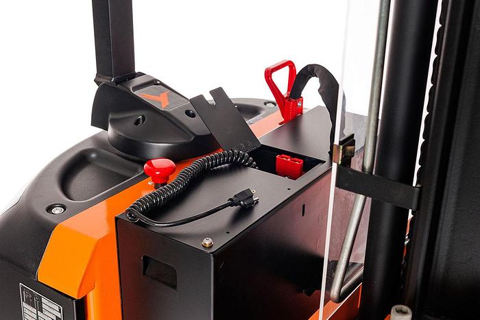 Performance Walkie Straddle Stacker