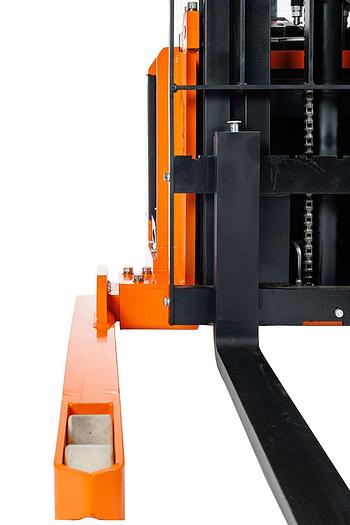 Performance Walkie Straddle Stacker