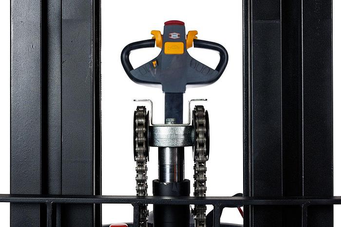 Performance Walkie Straddle Stacker